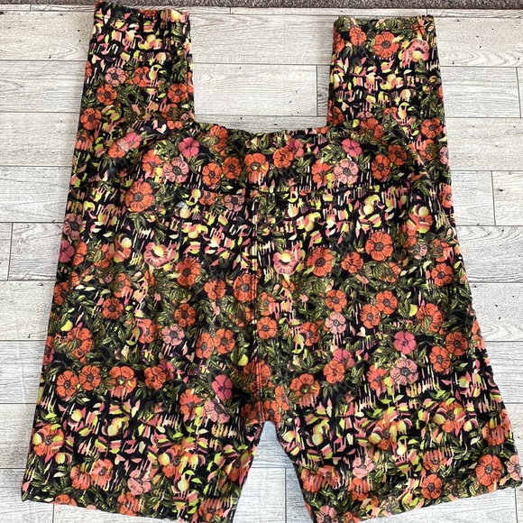 LuLaRoe Patterned Leggings | OS - Picture 4 of 5